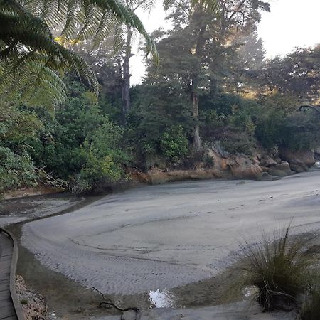 Two Tuis Accomodation Kaiteriteri ภายนอก รูปภาพ